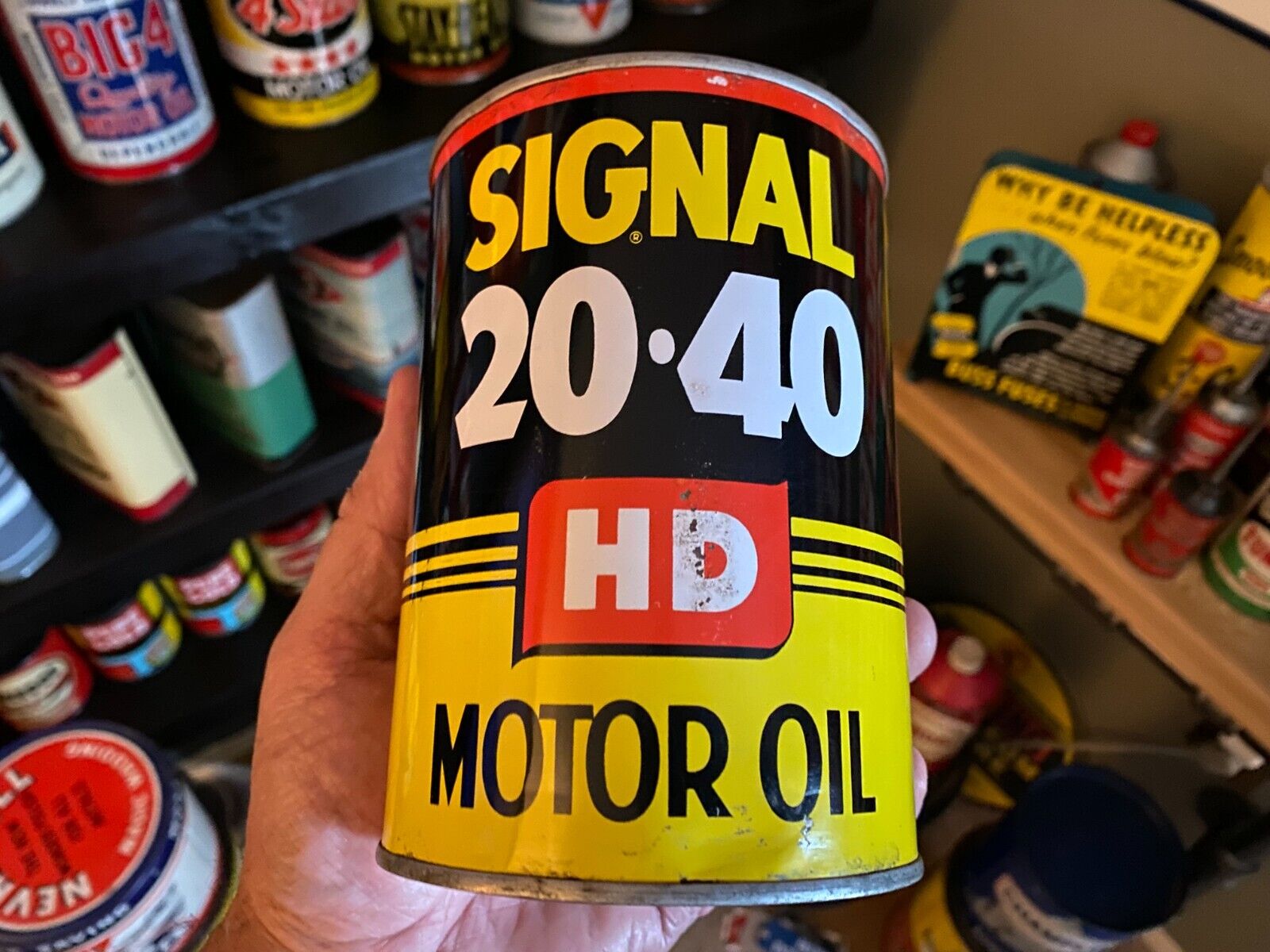 VINTAGE FULL NOS~ 1950's SIGNAL 20-40~ 1-QUART MOTOR OIL CAN~ NICE FOR ITS AGE 