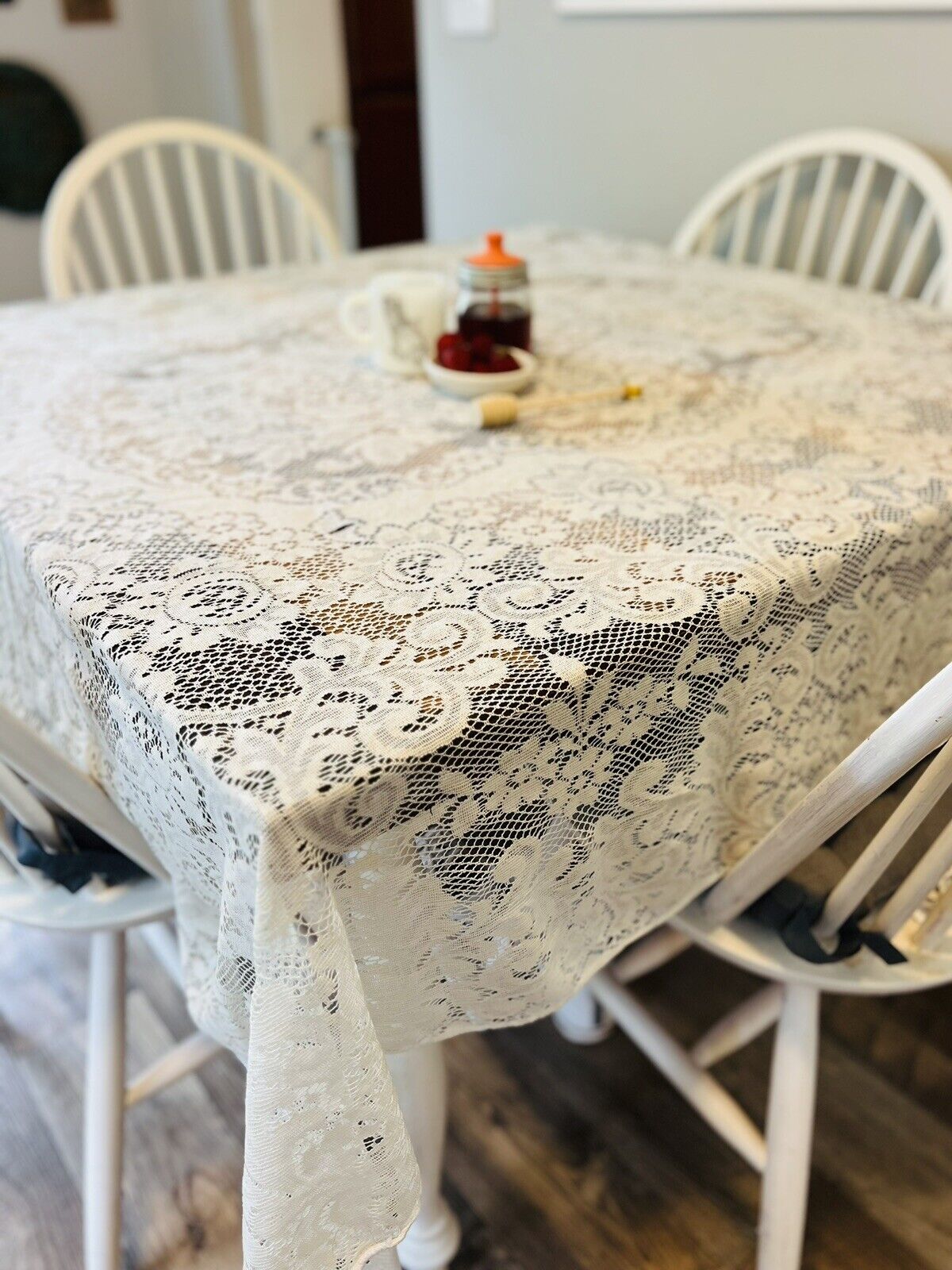 Vintage Cream Quaker Lace Tablecloth Victorian Lace Floral Cottage