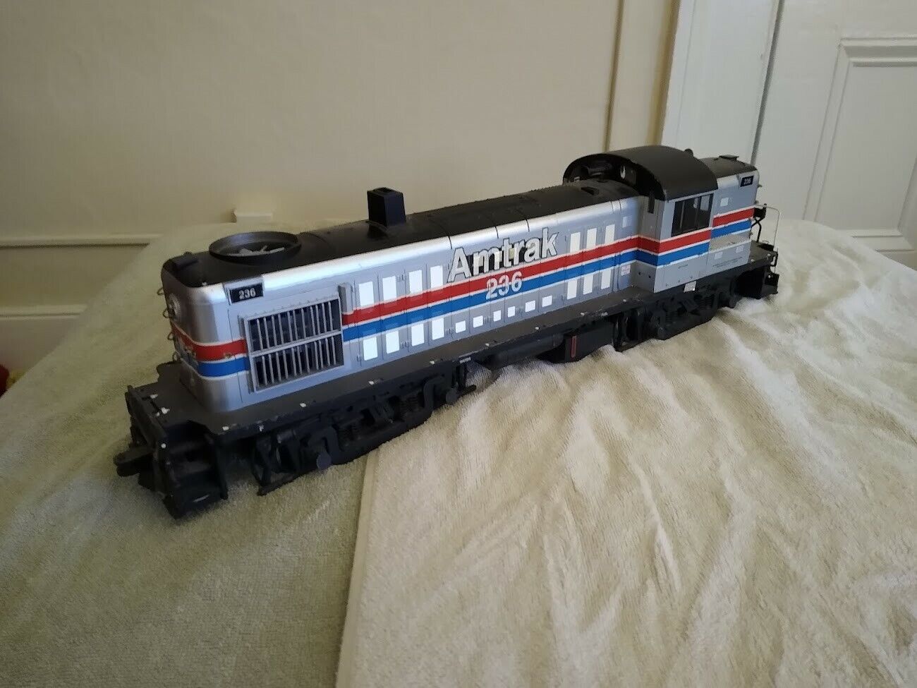 Aristocraft G Gauge Amtrak #236 ( Doesn\'t Work Any More )