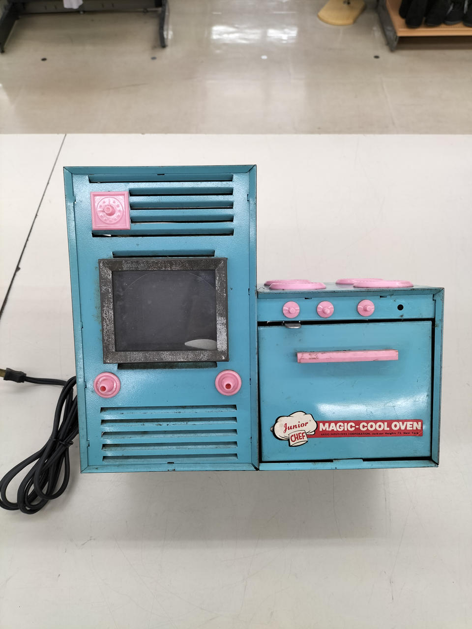 - Vintage Toy Magic-Cool Oven