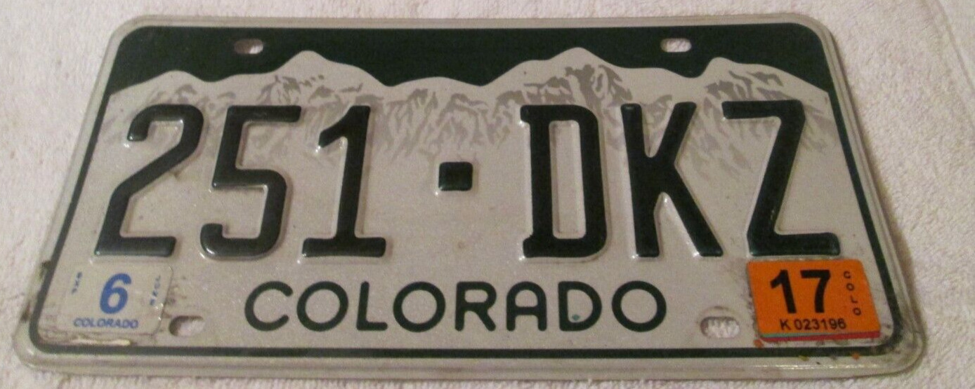 VINTAGE US COLORADO LICENSE PLATE WITH  EXPIRED STICKER 251 DKZ