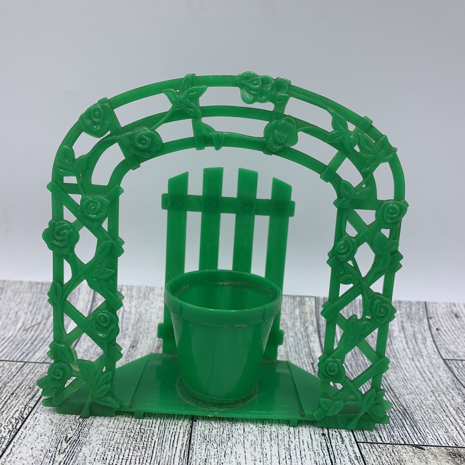 Vintage Toothpick Holder Plastic Green Garden Arch Collectible 70s Table Setting