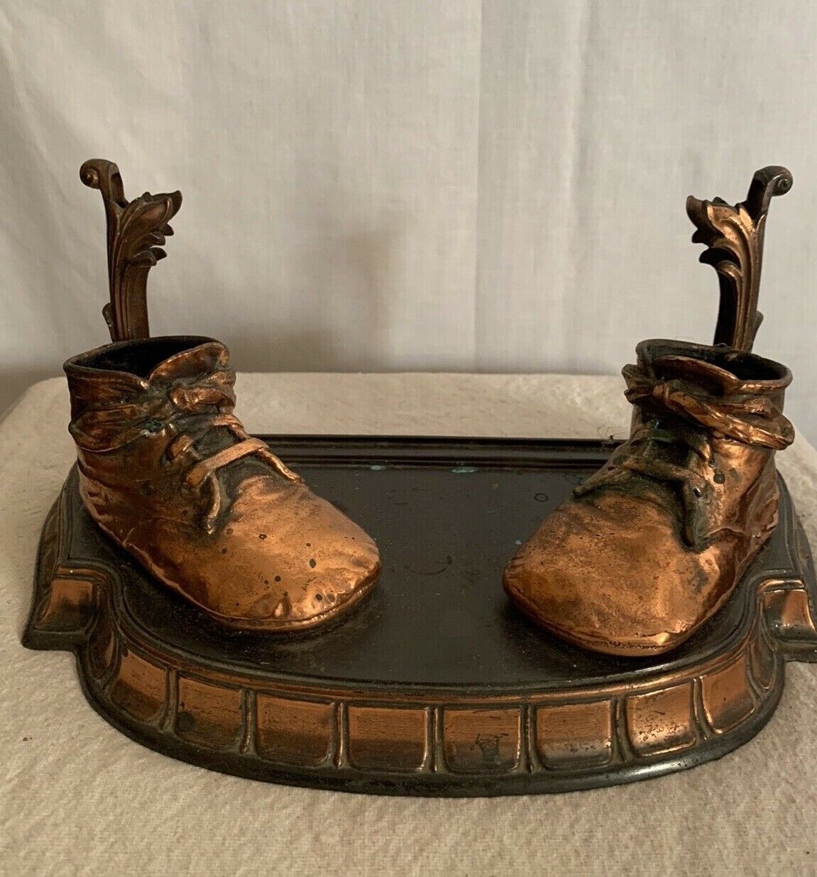 VINTAGE 1970 Mounted Bronze Baby Shoes With Photo Picture Frame Holder   