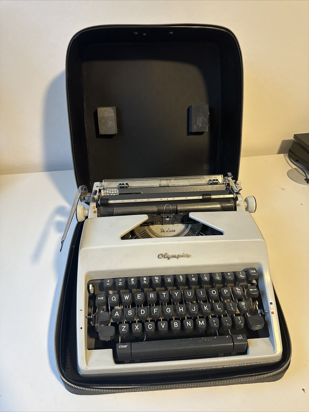 Olympia SM9 De Luxe Portable Typewriter with Case