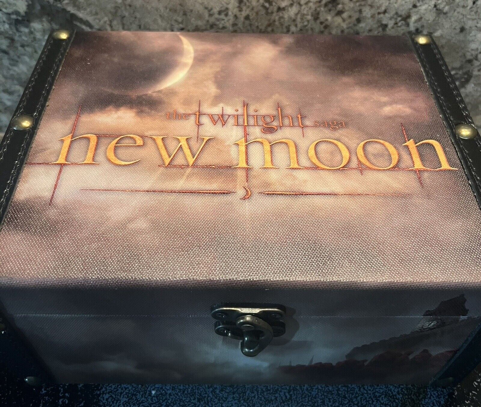 Twilight New Moon Vintage DVD Case “Heroes And Villains” By NECA.