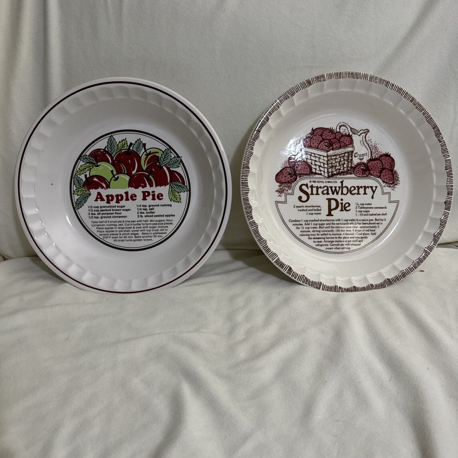 Set Of 2 Vintage Bakers Dishes...apple And Strawberry Pie