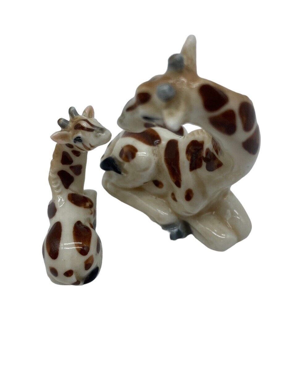 Vintage Minature GIRAFEE Figurines Mom Baby Set Two Zoo Animals