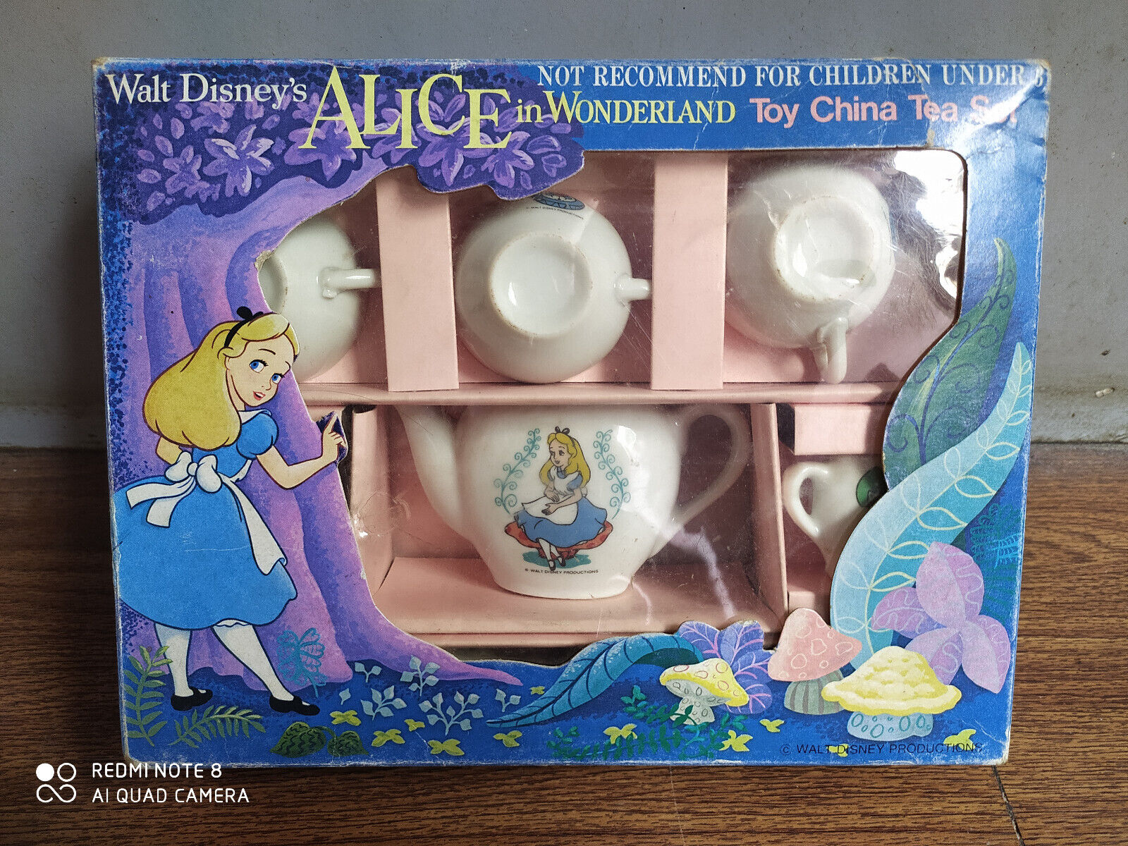 Rare old WALT DISNEY\'S ALICE IN WONDERLAND toy china tea set made in Japan.