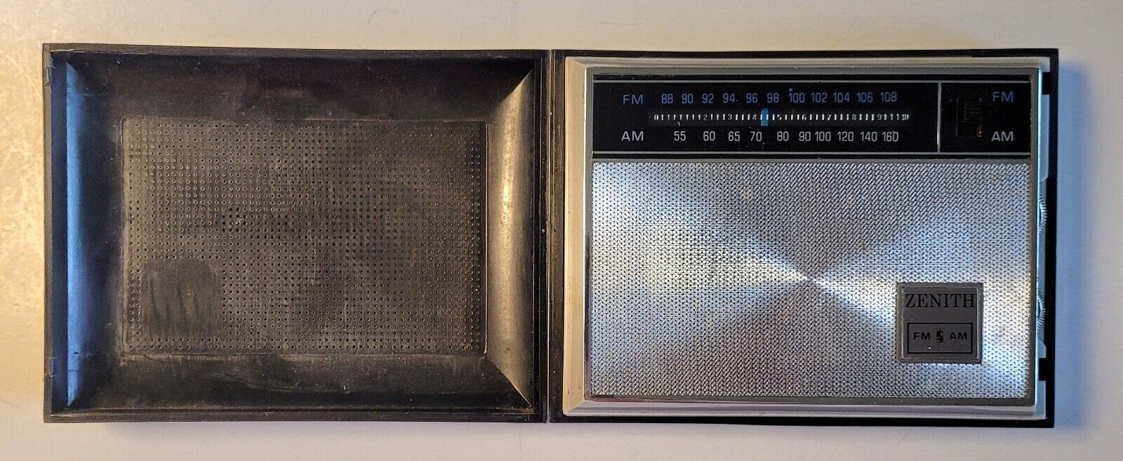 Vintage Zenith Transistor Royal RB21Y AM/FM Radio Billfold Type Snap Case Works