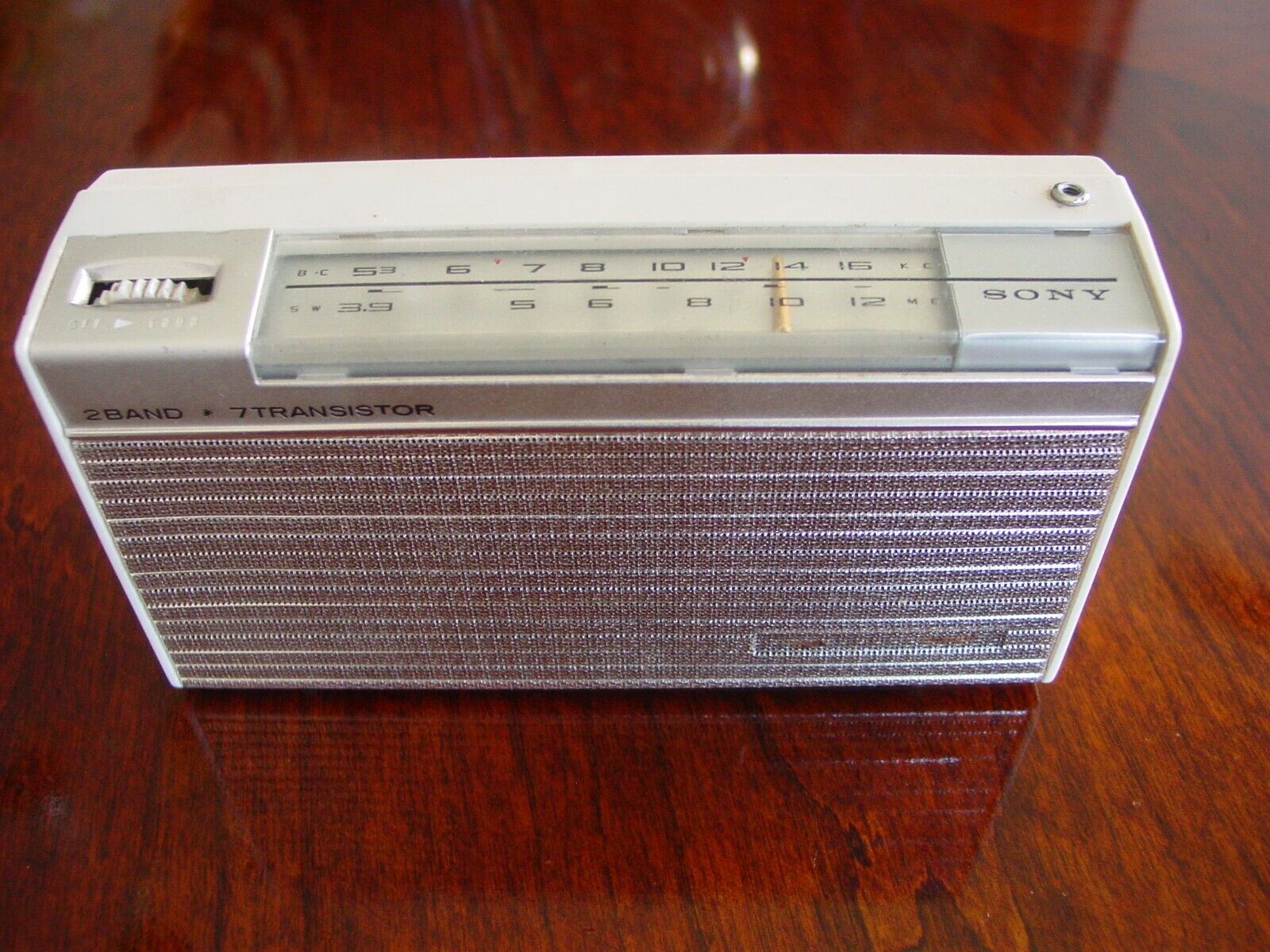 Vintage 1963 SONY Transistor Radio TR-720 AM/SW w/orig. Case Earphone & Antenna 