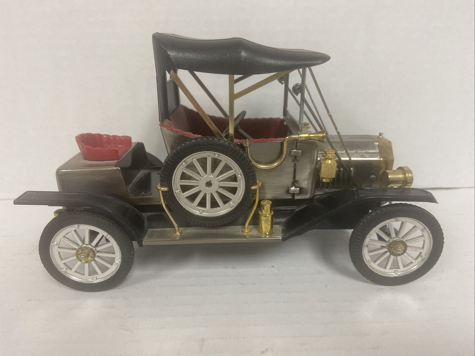Antique Metal Replica, Model T Ford, 1/18 Scale, w/Novelty, SS Transistor Radio