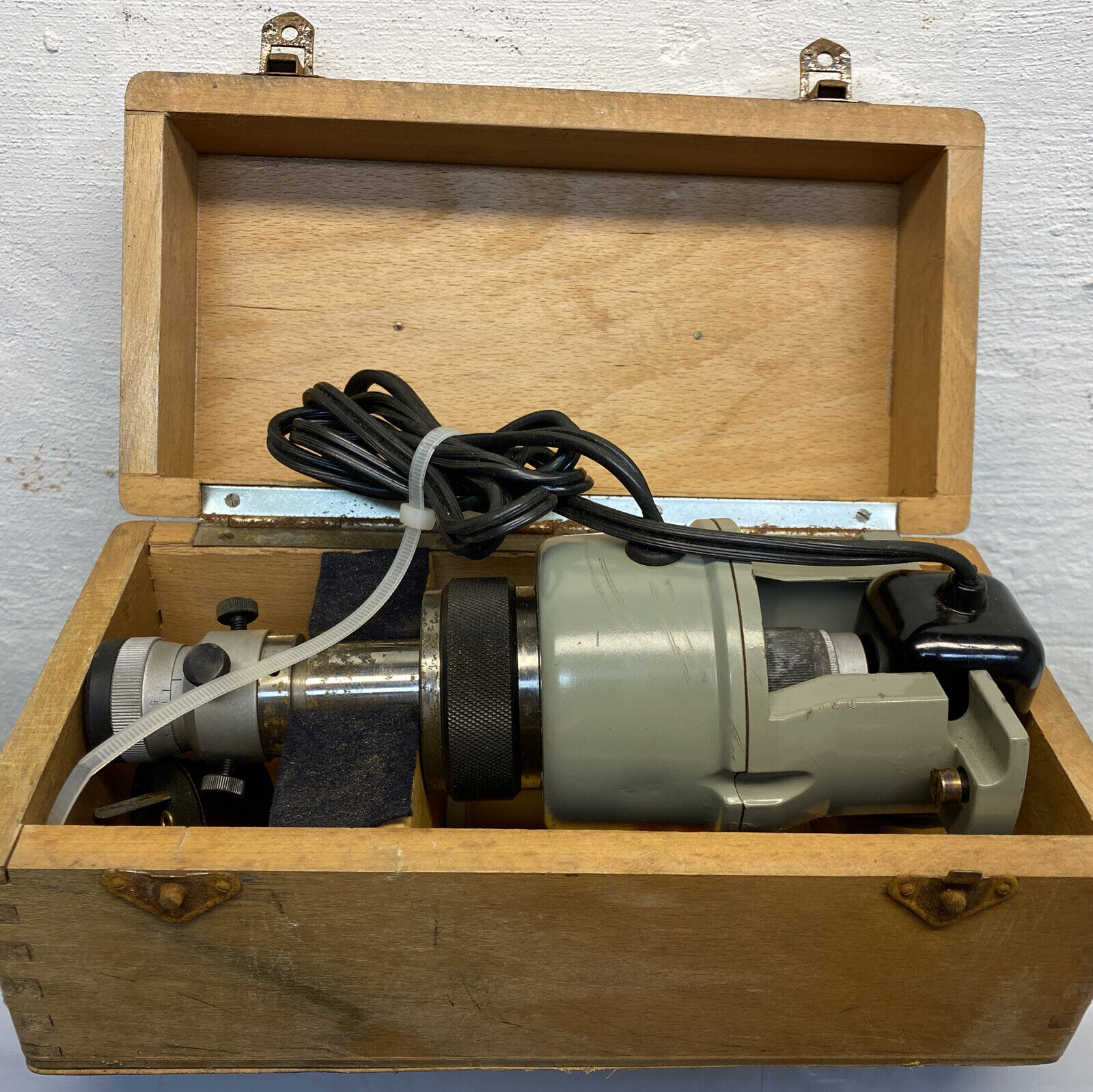 M. Aubert Microscope Attachment W/Wratten Filters Adapters Wood Case Suisse Rare