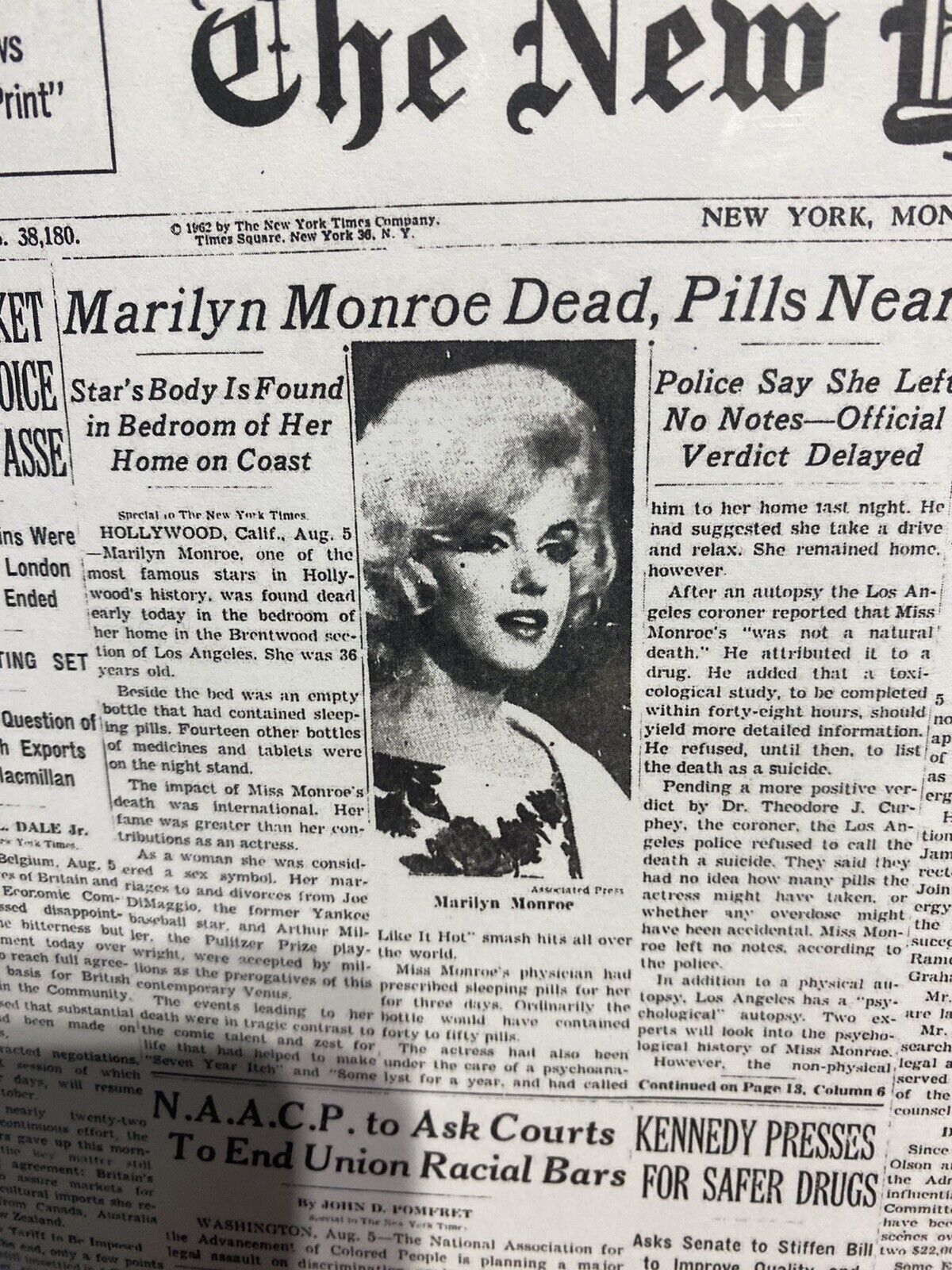 VINTAGE NEWSPAPER HEADLINE ~ MARILYN MONROE HOLLYWOOD STAR FOUND DEAD OVERDOSE