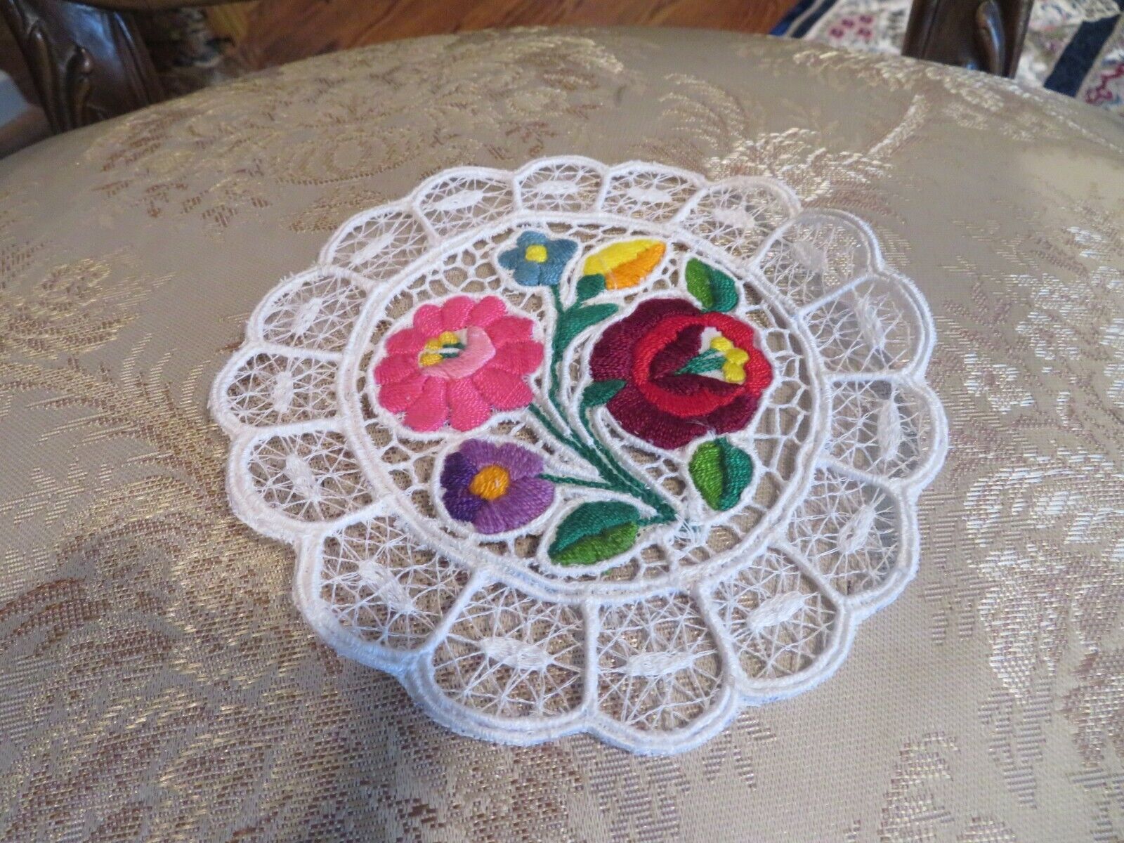 kalocsa Hungarian hand embroidered doily lace Kalocsai  floral 6 \