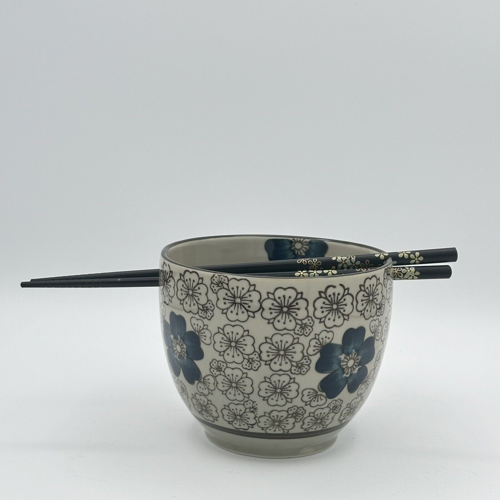Japanese Ramen Udon Noodle Bowl with Chopsticks Beautiful Blue Flowers 5”