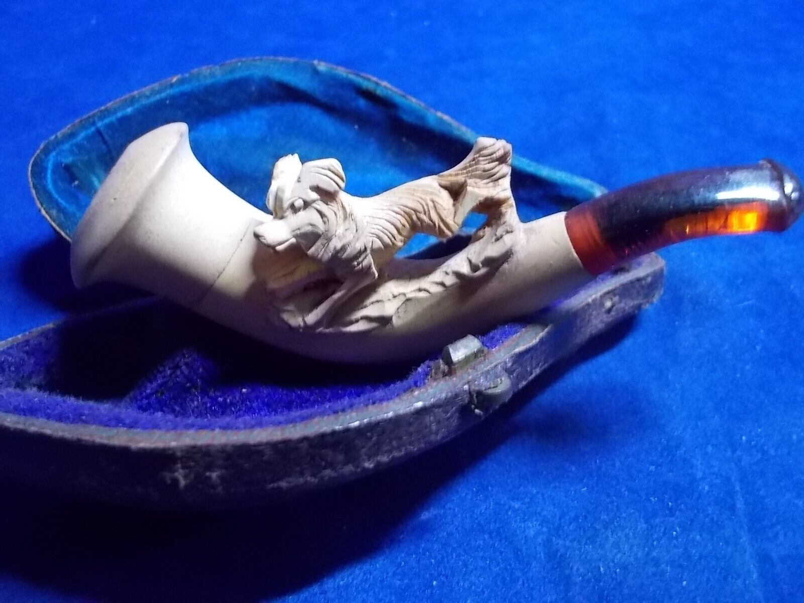 Vintage CHEROOT MEERSCHAUM PIPE One Dog with Amber Stem & Case -D2