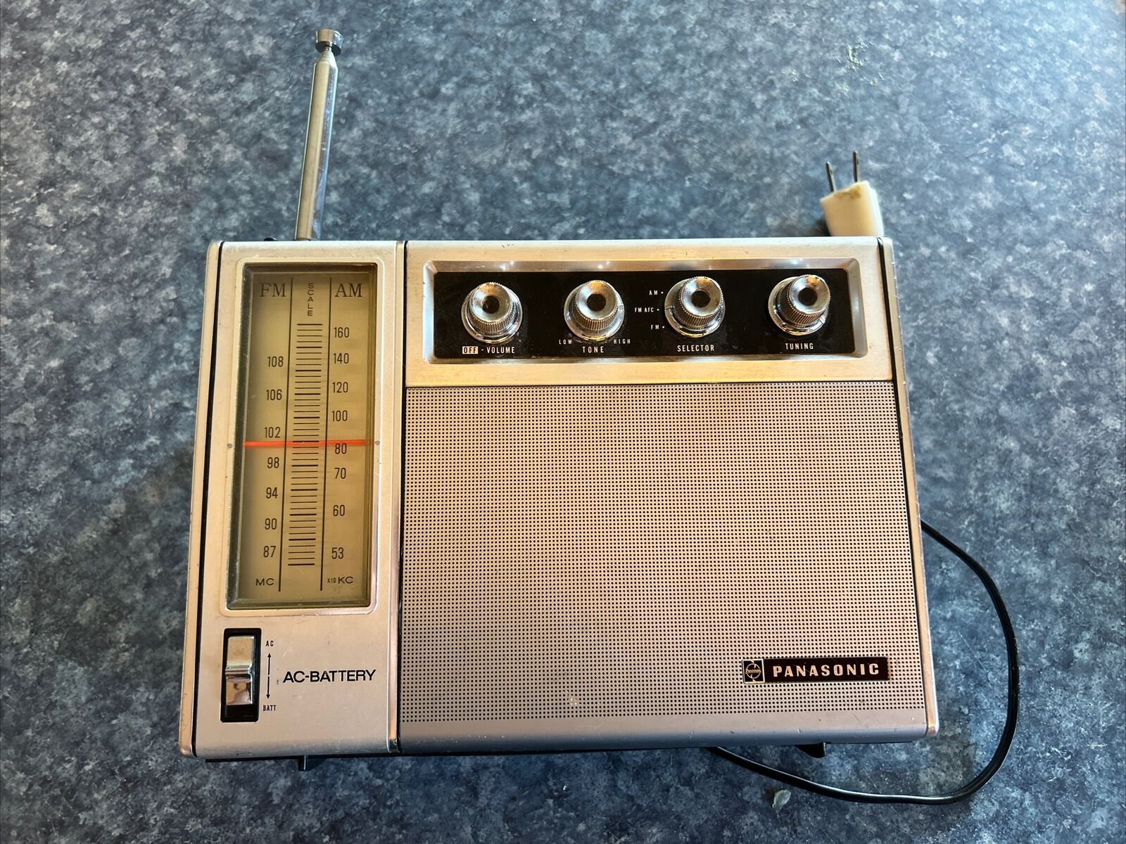 Panasonic Model # RF-757 AM/FM 10 Transistor Radio-tested-see Description