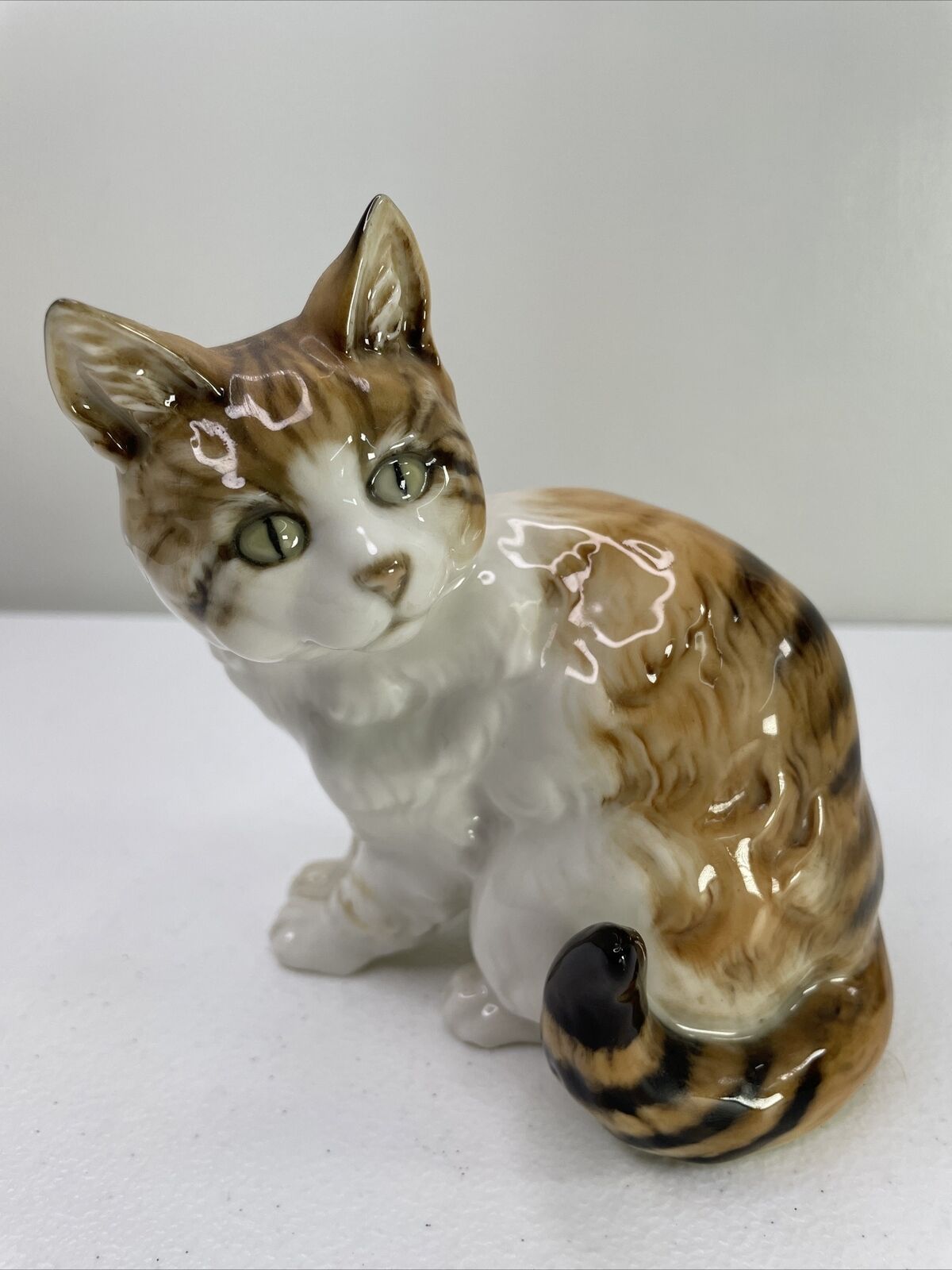 Vintage Hutschenreuther Kunstabteilung Selb Porcelain Sitting Cat Figurine 4.5”