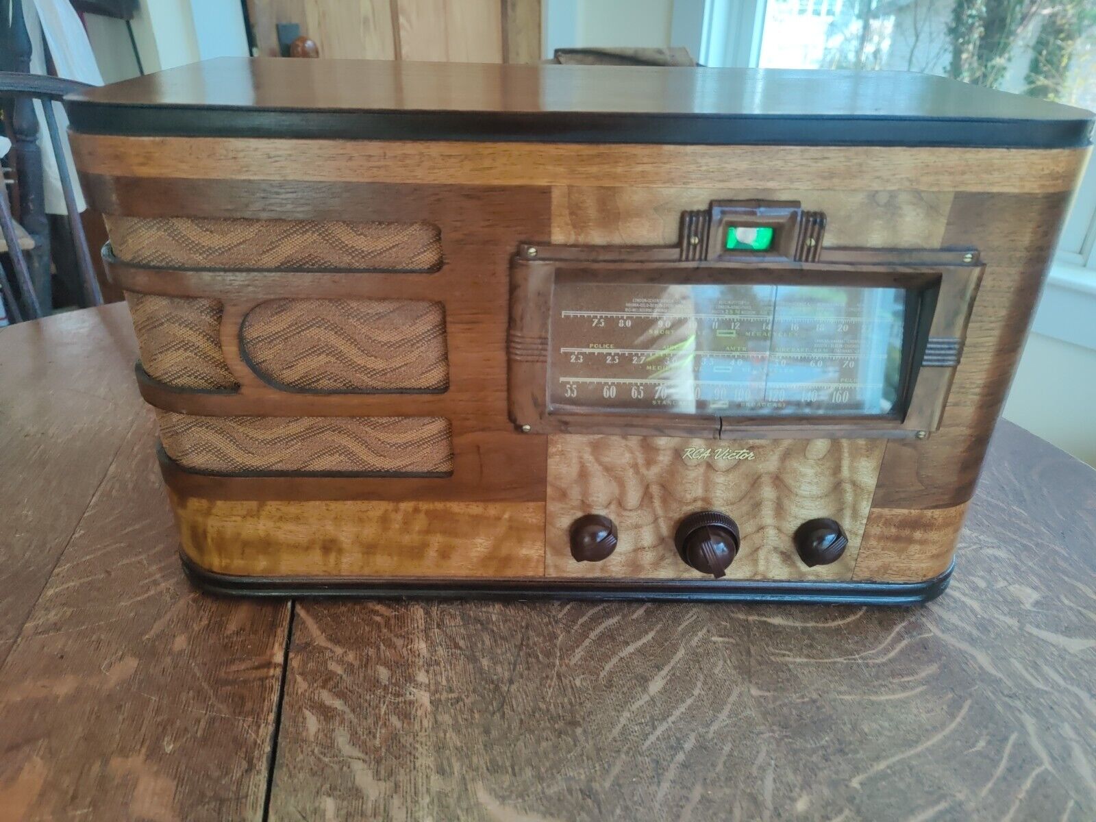 Desireable RCA Model 87T1  Radio - Exceptional Condition Restored Working 