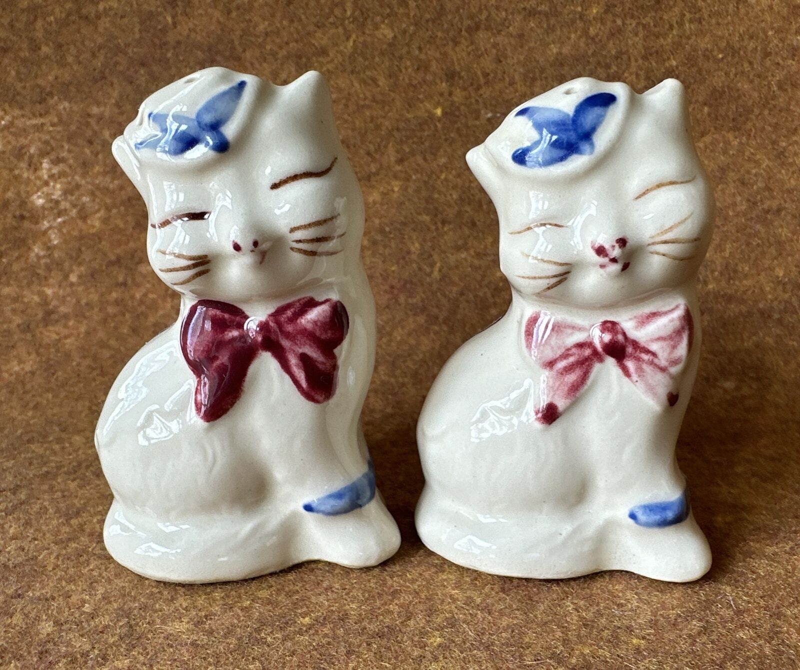 Vintage SHAWNEE Puss & Boots Kitty Cat Salt & Pepper Shakers w/ Corks & Stickers