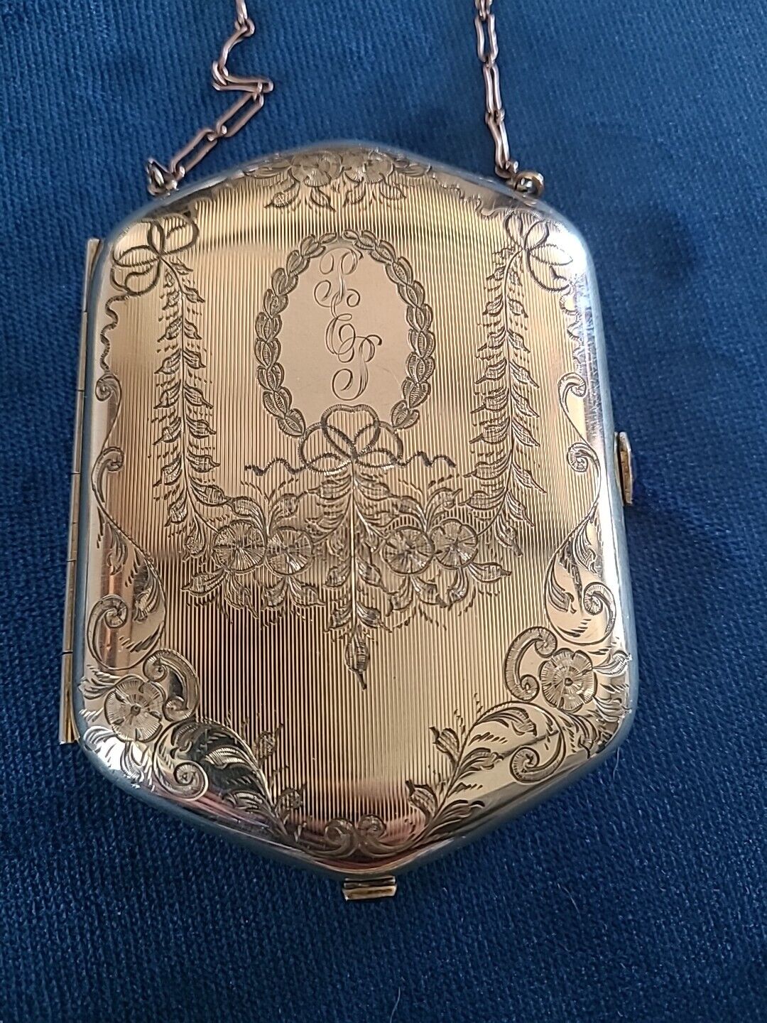 Engraved Vintage Rolled Gold Shell Coin Purse Cigarette Compact