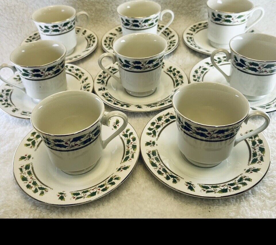 Vintage Royal Limited Home For The Holidays Holly Holiday 16-pc Tea Set 