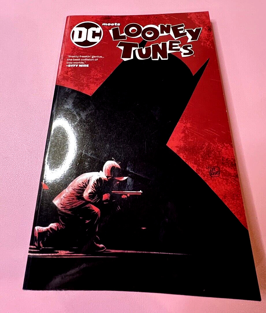 DC Meets The Looney Tunes Published 2018  Graphic Novel - RARE OOP