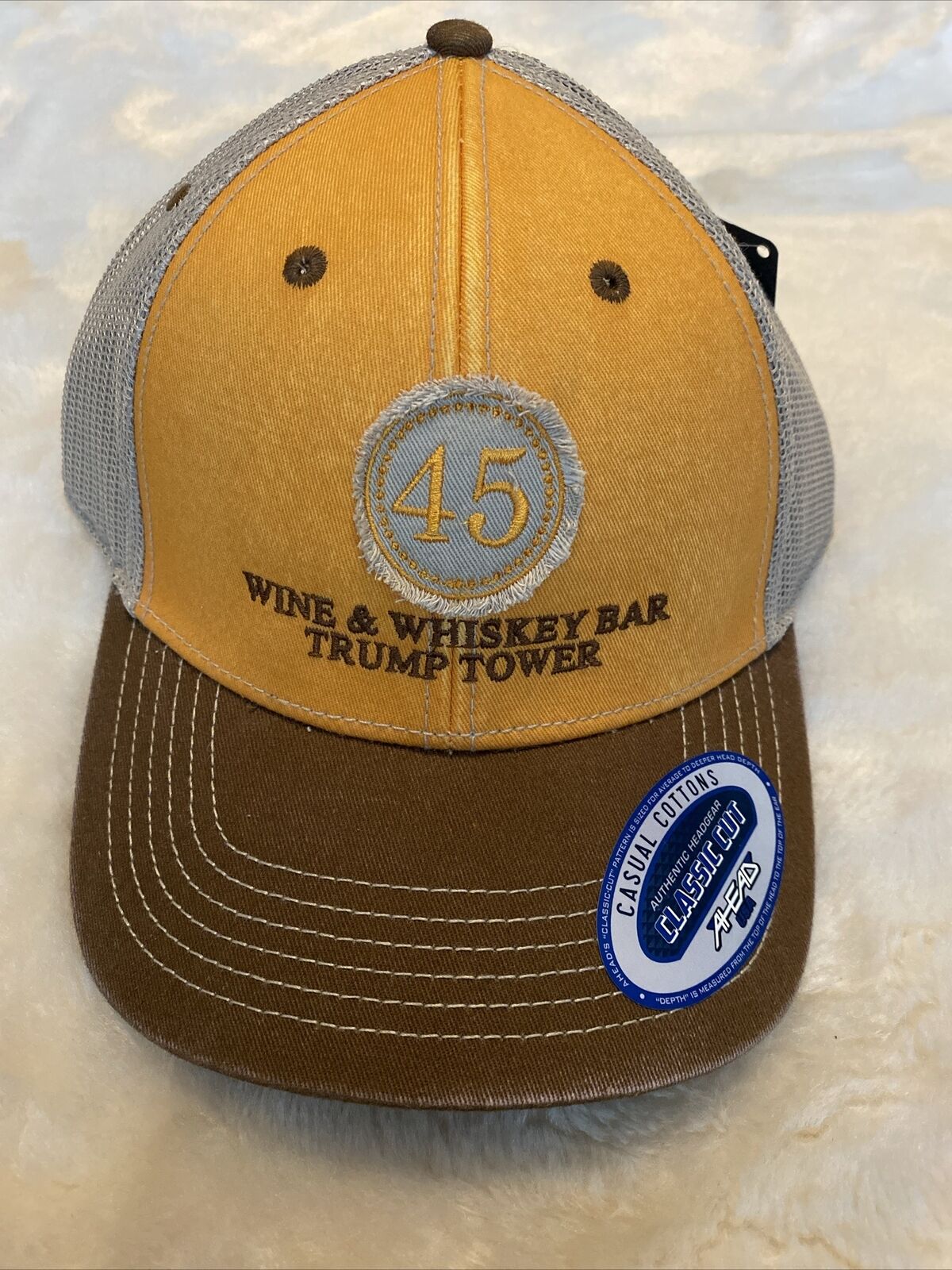 Trump Tower 45th President Yellow Hat Wine Whiskey Bar Not Available Public RARE