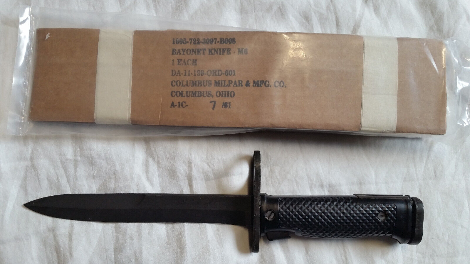 New in package / old stock US Military Columbus Milpar Co Bayonet IM6I Knife