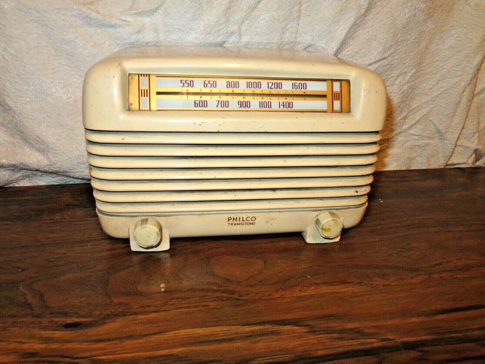 Vintage Philco Tube Type Radio model # 48-250 LOOK 