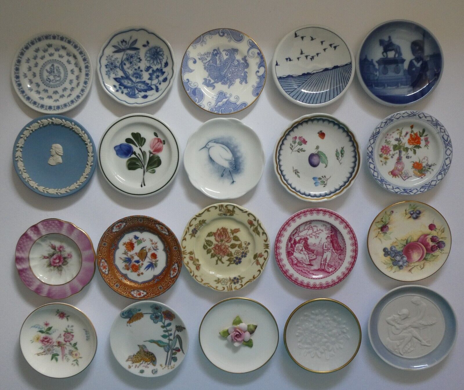 Twenty Franklin Mint Great Porcelain Houses of the World Miniature Plates