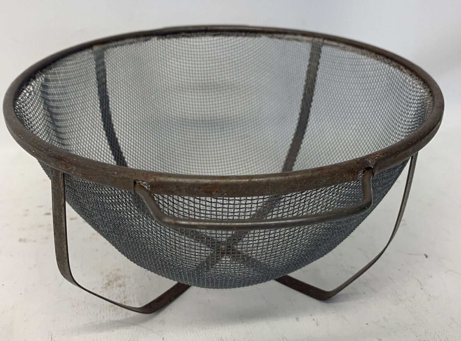Vintage Rustic Farmhouse Wire Mesh Footed Screen STRAINER COLANDER