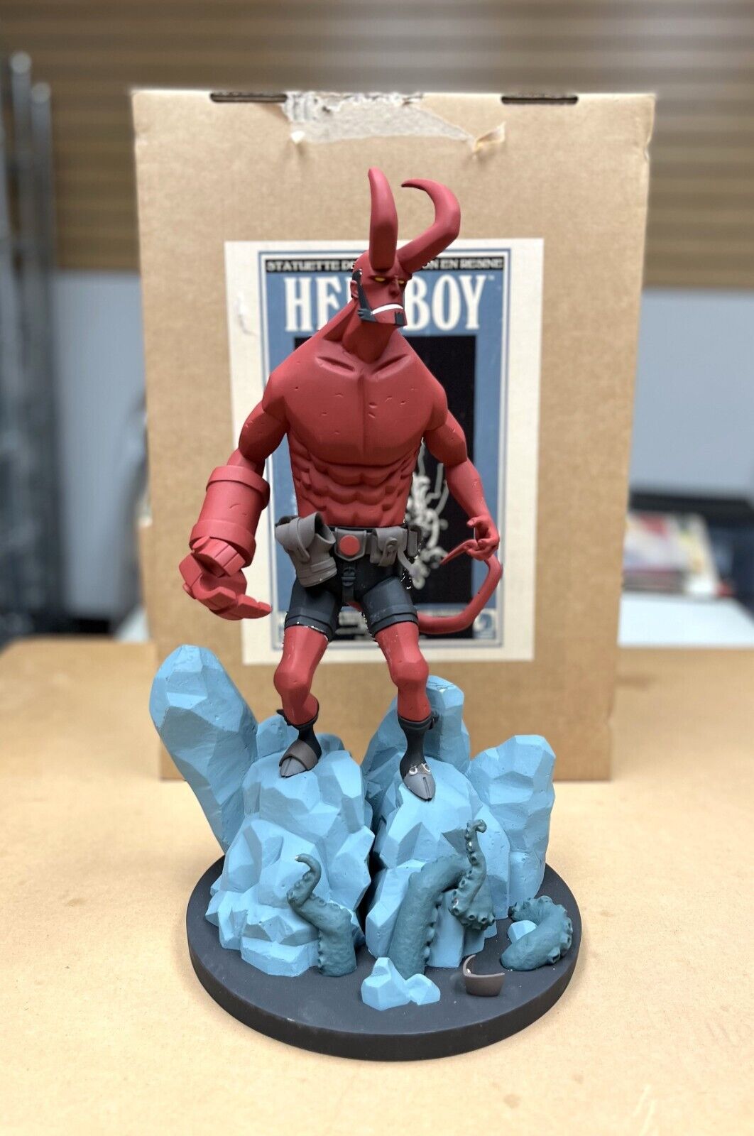Fariboles Mike Mignola's Hellboy statue limited to 300 boxed