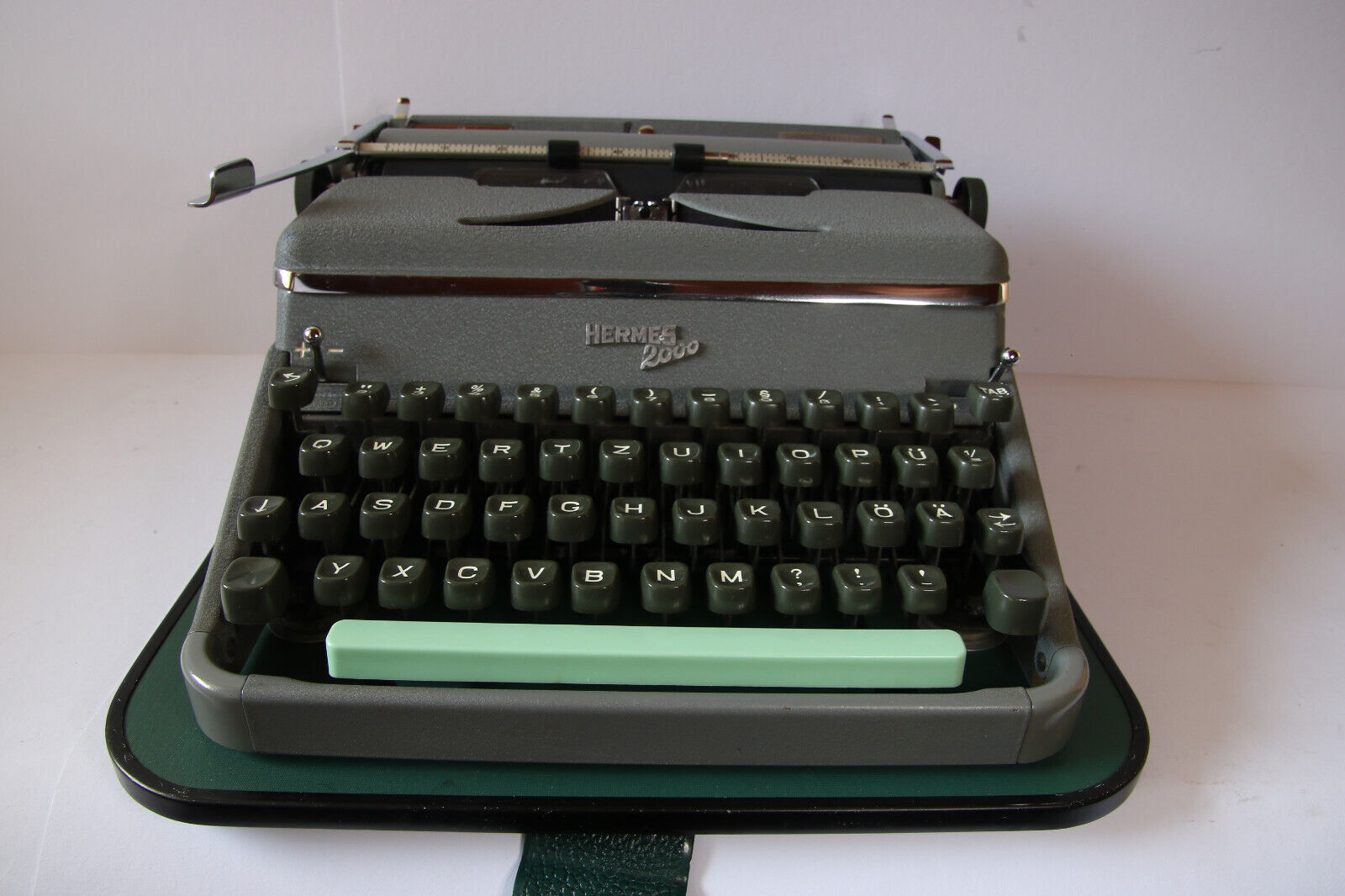 Vintage  Hermes 2000 Swiss Paillard Typewriter from 1956 serviced-tested-cleaned