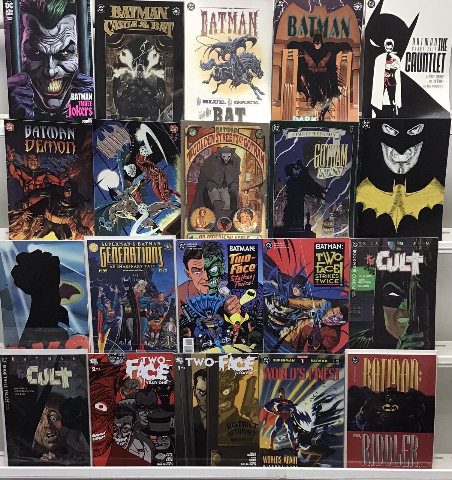 DC Comics Batman Graphic Novels Comic Book Lot Of 20 Comic Books 