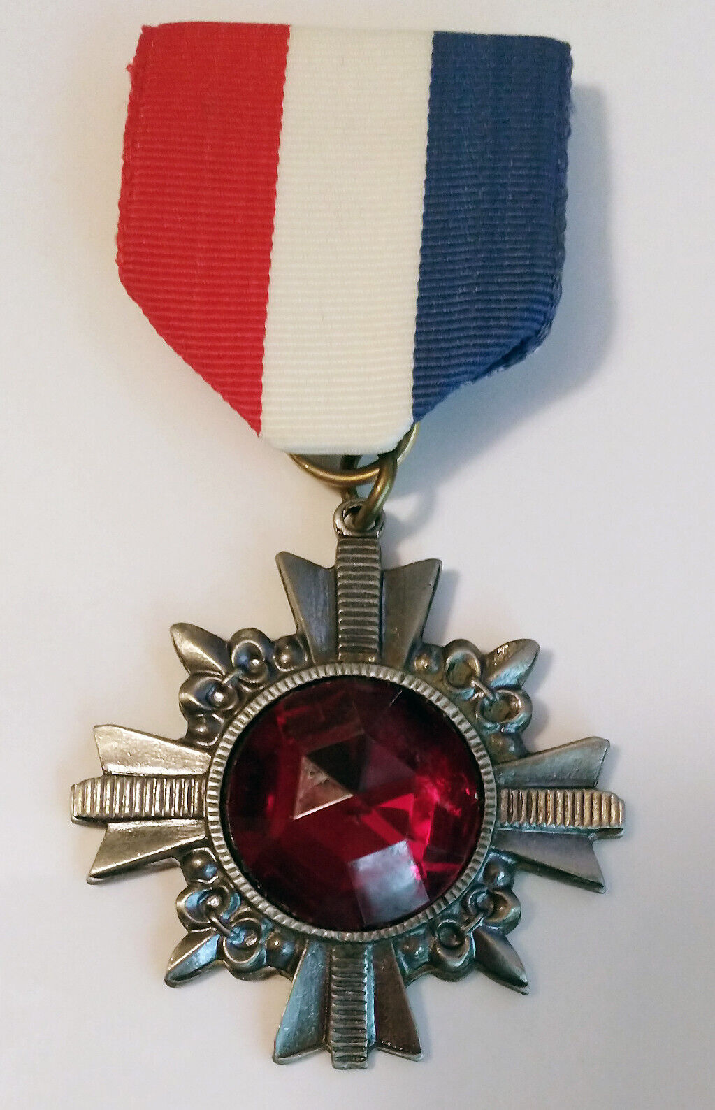 U.S. ORDER OF THE MEDAL RED WHITE BLUE RIBBON RED STONE VINTAGE LIMITED EDITION