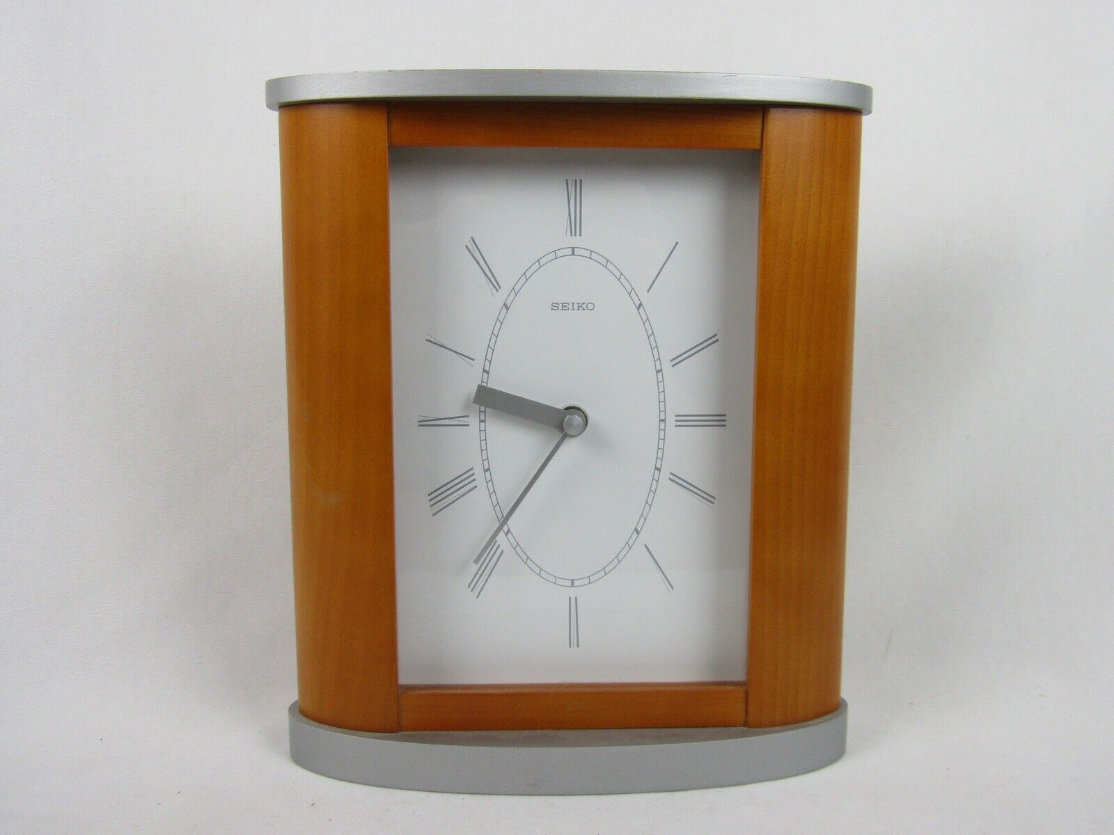 Seiko Two Toned Wood Desk/Mantle Clock-Analog-Battery Powered-Quartz-EUC