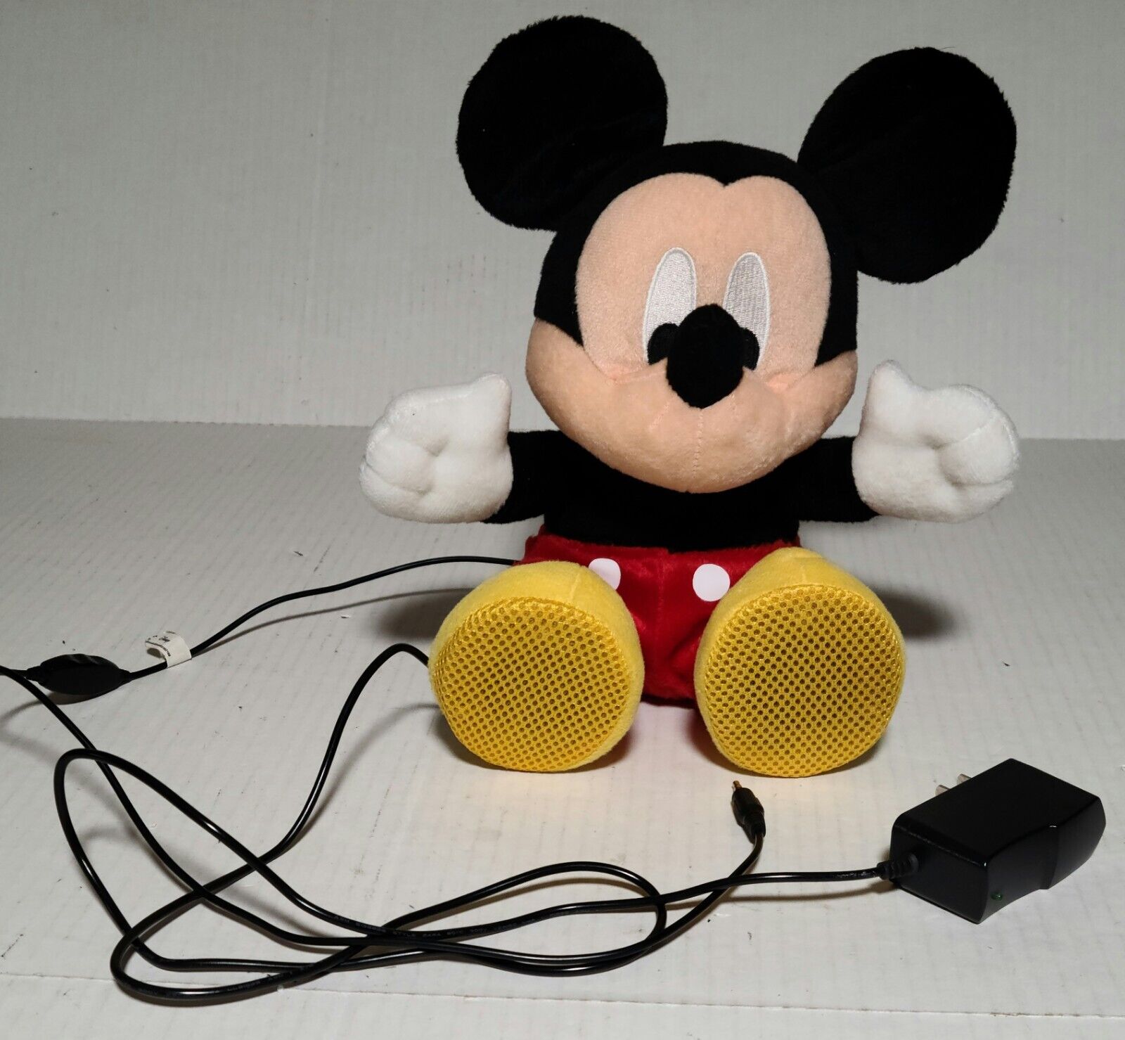 Disney Mickey Mouse Plush Speakers (Doesn\'t Dance) 3.5mm Jack