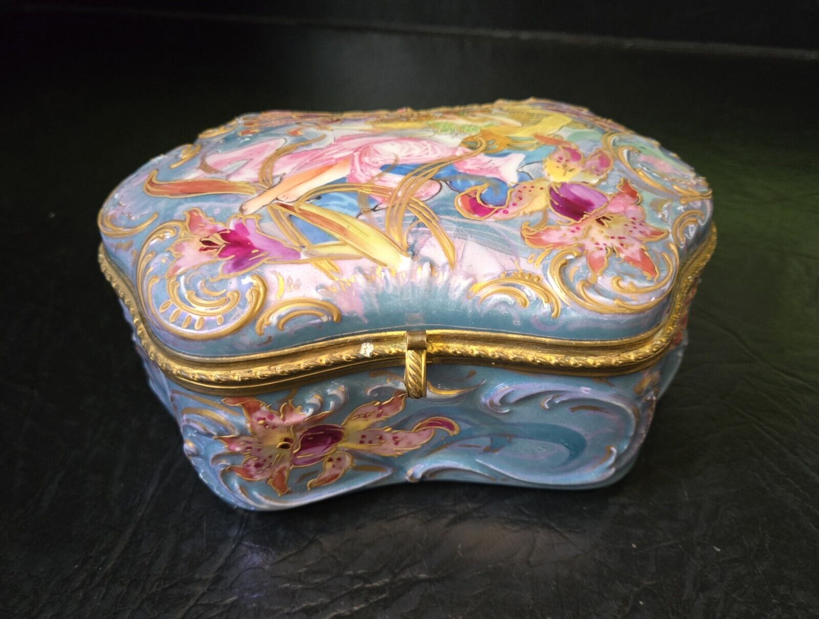 Vintage Large Porcelain Trinket Vanity Box Pink and Blue 8\