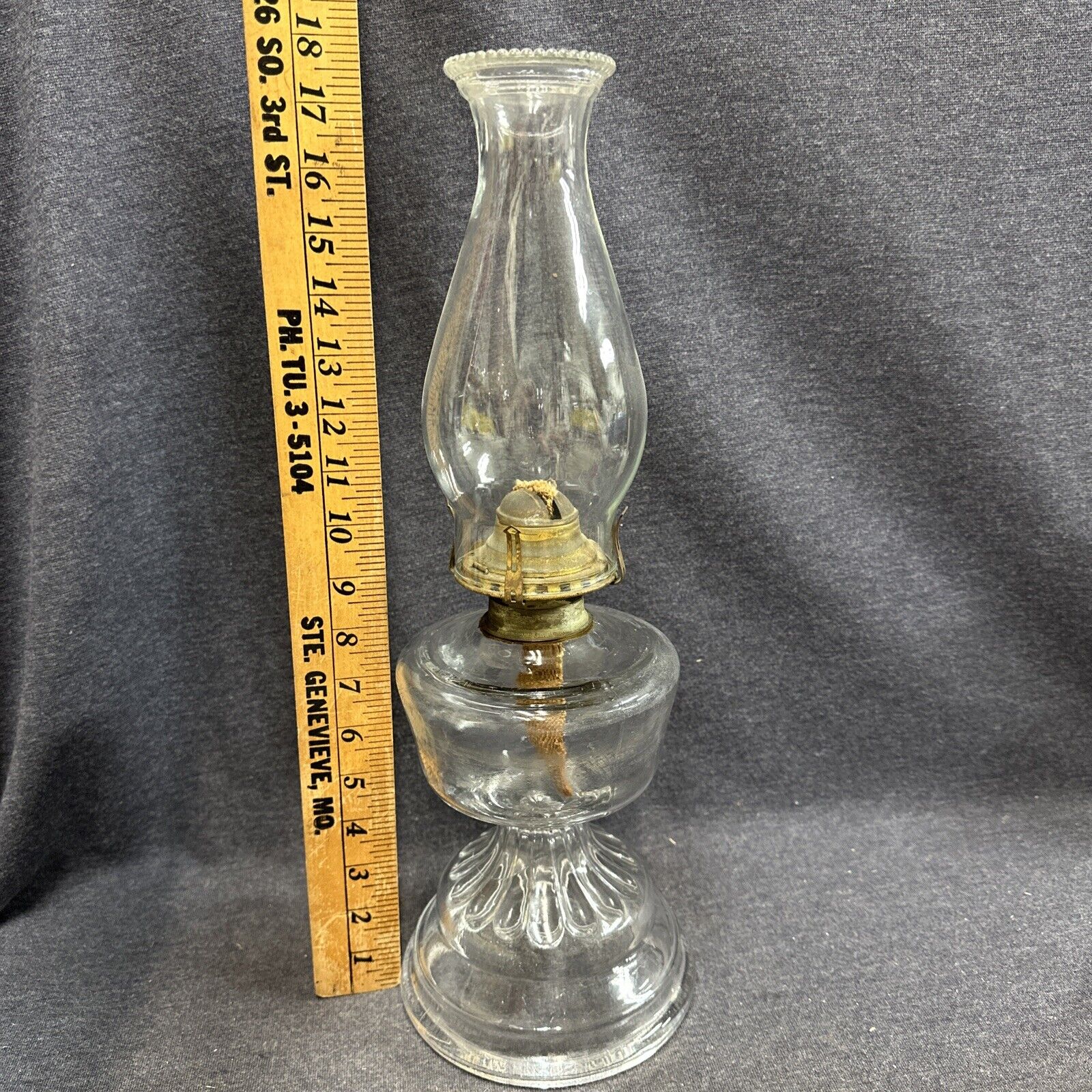 Vintage Scovill Mfg. Co. Queen Anne No. 2 Pedestal Oil Lamp EAPG Magnesium glass