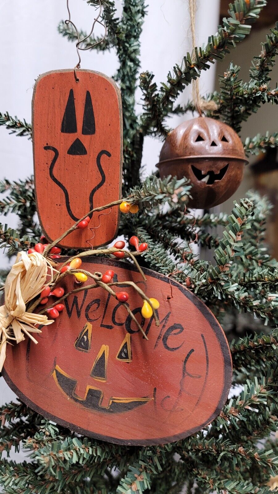 Country-Primitive-Set of 3-Pumpkin -Ornaments-Wood-Bell-Wire hanger