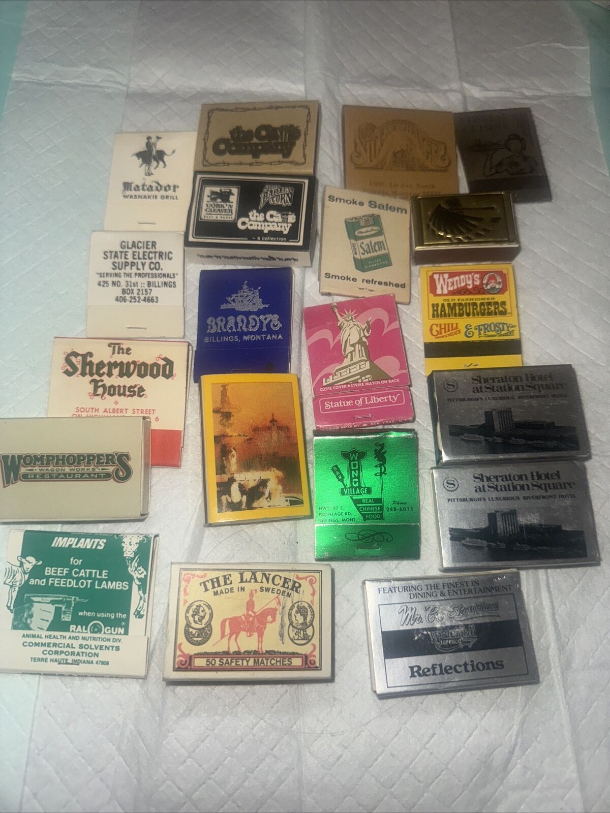 Vintage Matchbook Cover / Matches - Very Interesting Collection Traveller X26