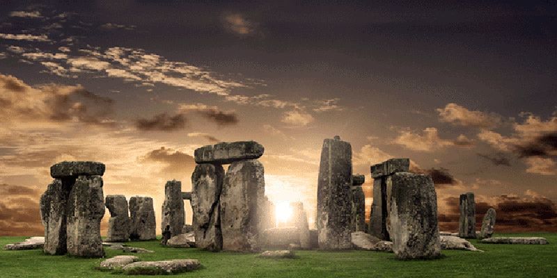 STONEHENGE POSTCARD  BY DAY & NIGHT -4x8  3D Lenticular Motion  -91¢ shipping
