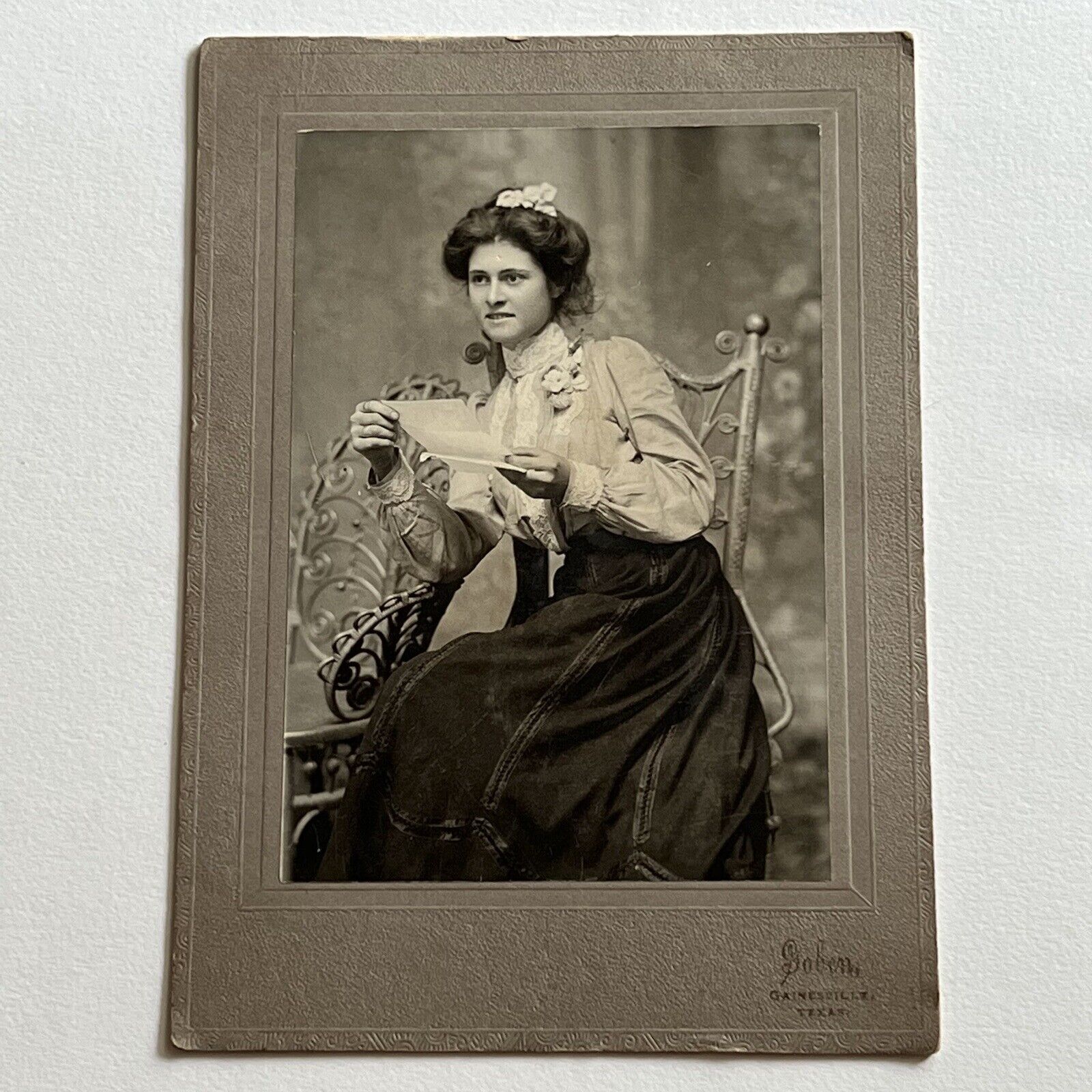 Antique Cabinet Card Photograph Fashionable Young Woman Paper Gainesville TX