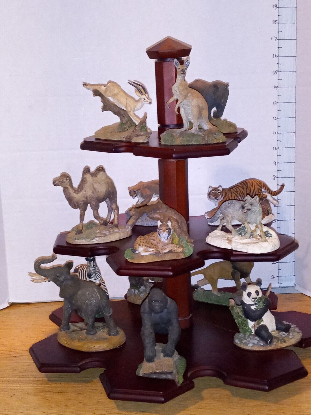 1987 Franklin Mint Wildlife Preservation 14 animal Sculptures & display shelf-