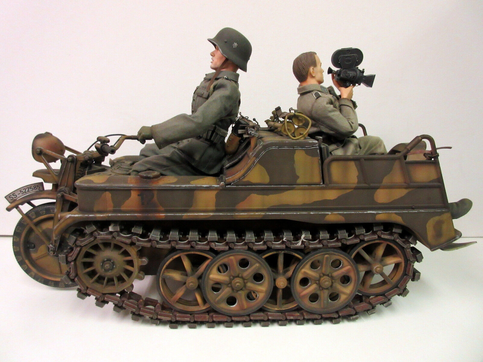 WW2 German Model Hand Painted Replica Tank with ARRIFLEX 2B 35mm Camera Arri 