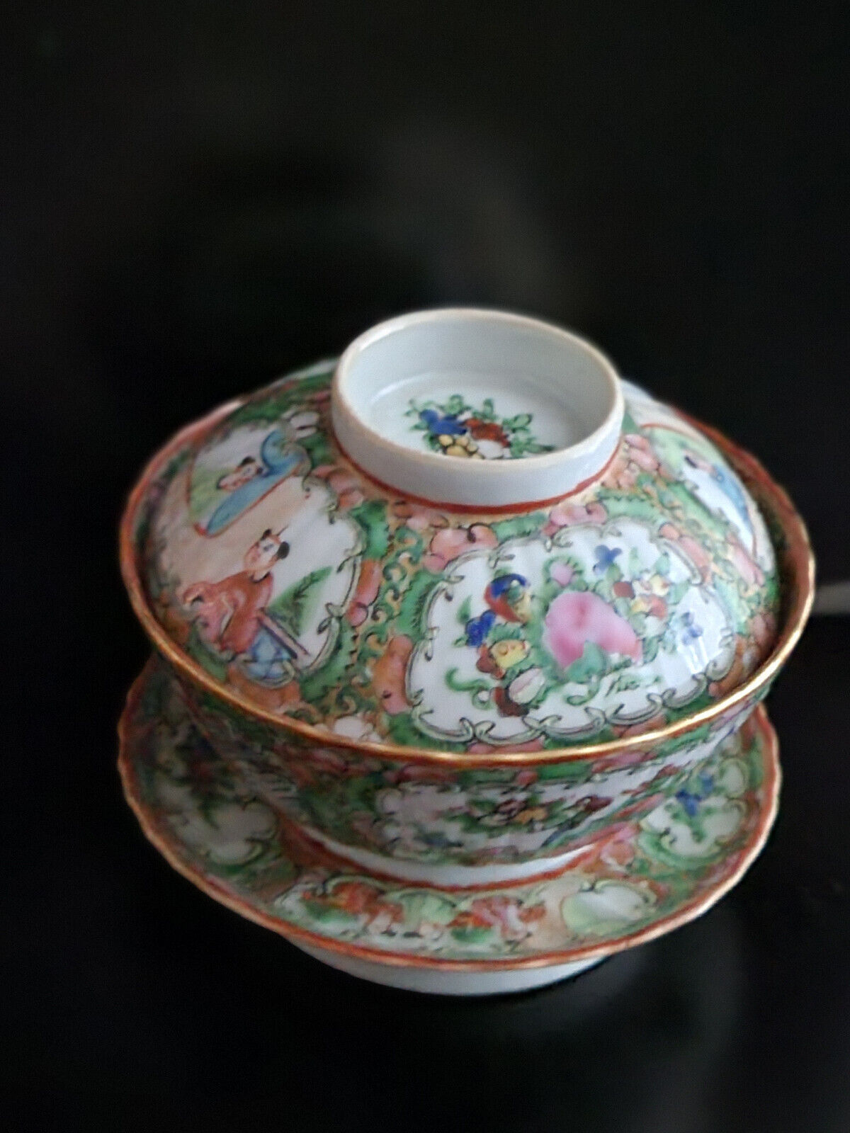 Chinese Rose Medallion Porcelain Bowl, Stand, & Cover (Item# gar)
