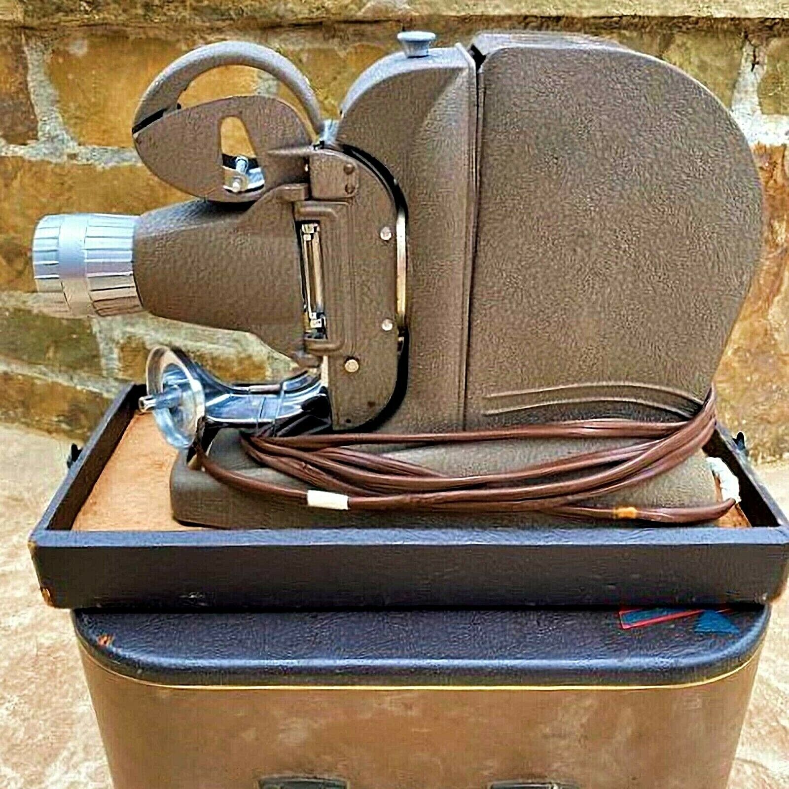 Vintage SVE Instructor 300 Projector in Case AS IS - UNTESTED * PARTS / DECOR