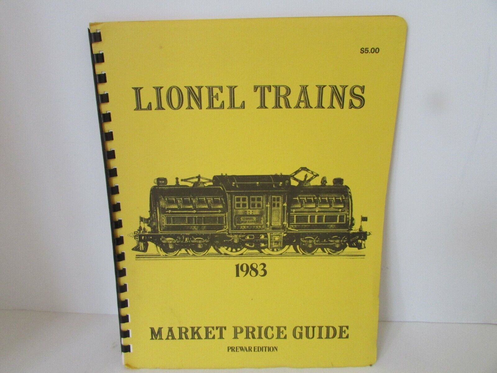 LIONEL TRAINS 1983 MARKET PRICE GUIDE PRE WAR EDITION SPIRAL BOUND  W4