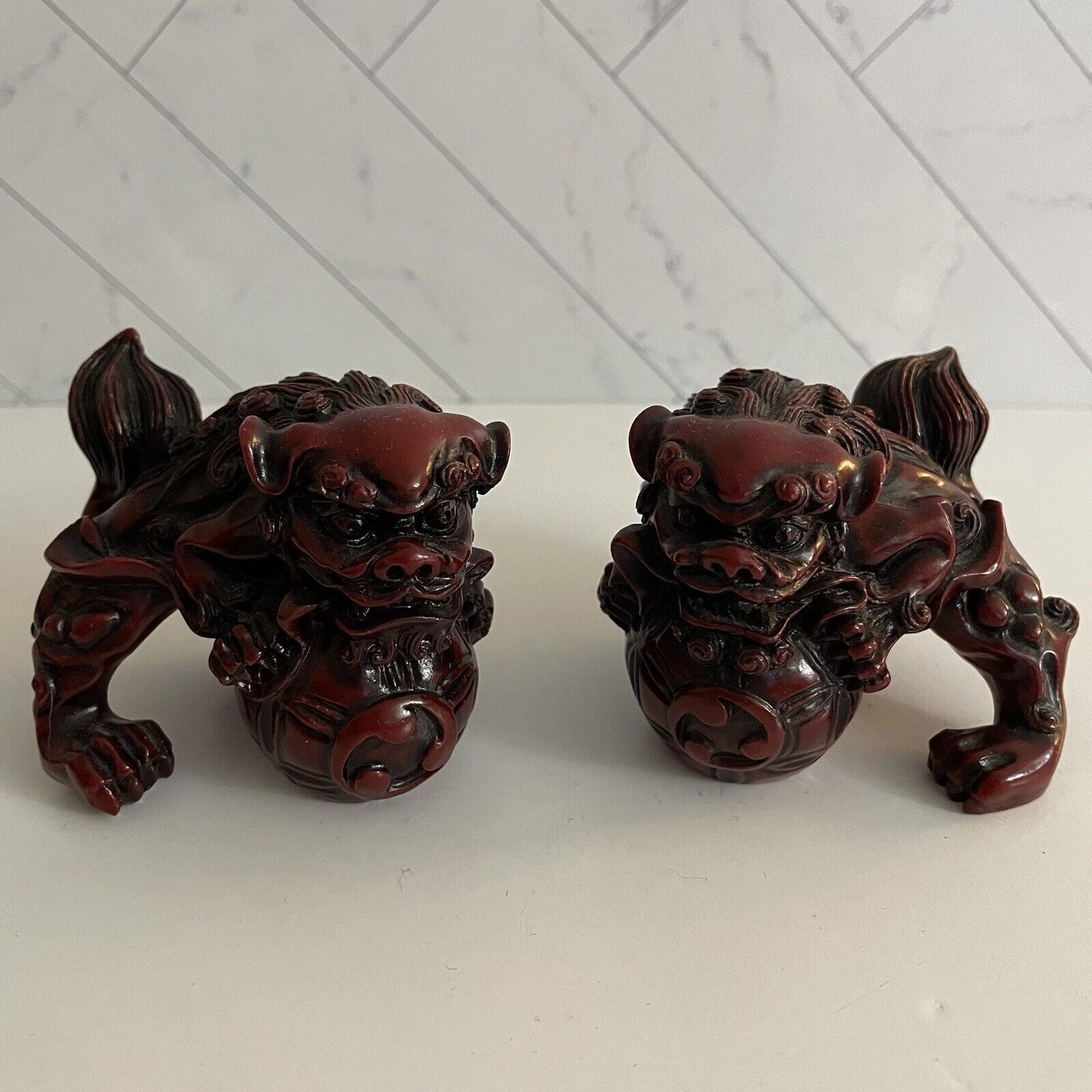 Pair of Traditional Chinese Foo Dogs Guardian Lion Figurines Cinnabar Resin 2.5”